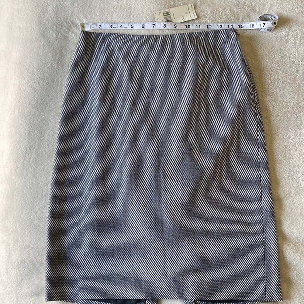 Dana Buchman, Classic pencil skirt, SZ6, Navy/white